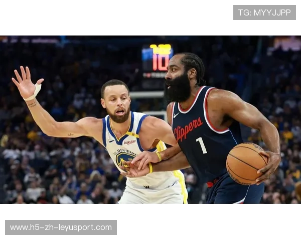 球星在关键加时中冷静完成致胜表现被广泛赞誉